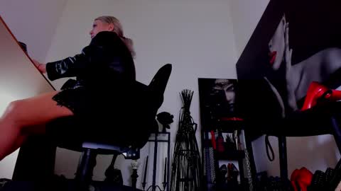 Misscatsnow online show from February 2, 2026, 3:05 am