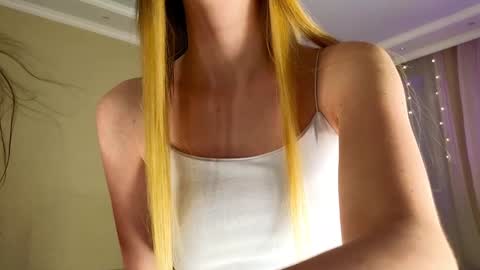 Nelly  INSTA  queenelia  online show from September 25, 2025, 1:59 pm