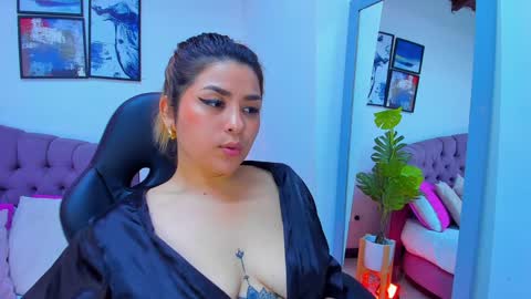 Snapshot of queengrett chatting on January 26, 2025, 1:41 am Queen online show from January 26, 2025, 1:41 am