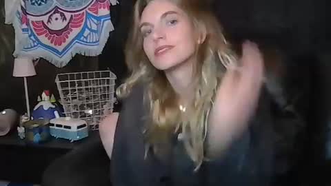 Queen Hazy online show from October 31, 2025, 1:28 am