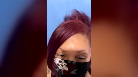 Snapshot of queeniequinn chatting on July 2, 2026, 2:44 am queeniequinn online show from July 2, 2026, 2:44 am