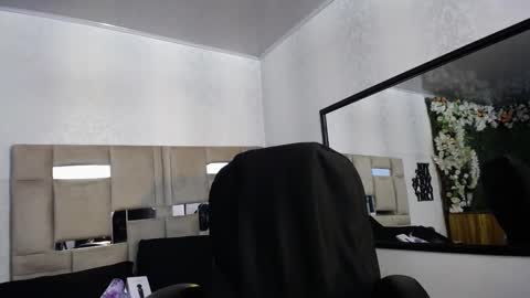 QUEENJEENN online show from January 13, 2025, 6:49 pm