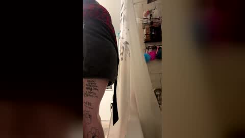 queenjmmannen18 online show from April 21, 2026, 3:02 am