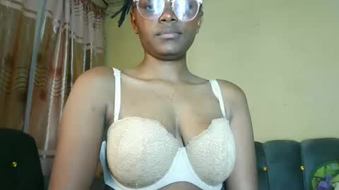 queenmerliz331240 online show from October 13, 2025, 9:26 pm