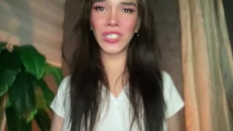 Snapshot of queenn_xxx chatting on October 2, 2025, 9:38 am QUEEN online show from October 2, 2025, 9:38 am