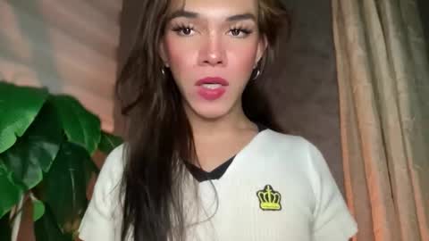 Snapshot of queenn_xxx chatting on October 2, 2025, 9:44 pm QUEEN online show from October 2, 2025, 9:44 pm