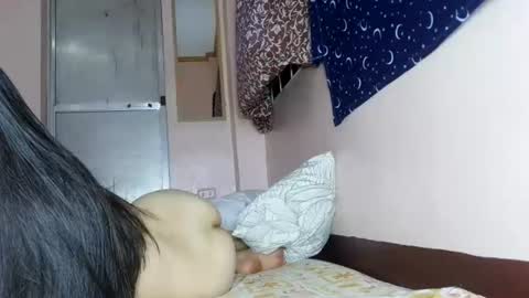 queennbbee online show from June 19, 2026, 2:43 pm