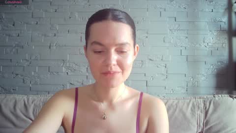 Snapshot of queenofmodels chatting on April 3, 2026, 6:00 am QueenOfModels online show from April 3, 2026, 6:00 am