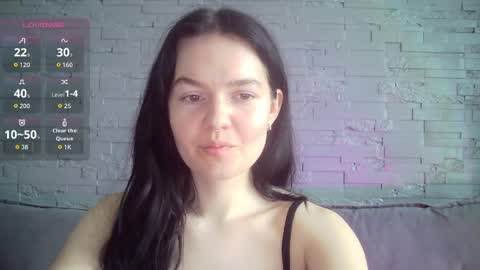QueenOfModels online show from May 5, 2026, 4:42 am