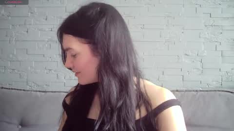 QueenOfModels online show from May 6, 2026, 8:19 am