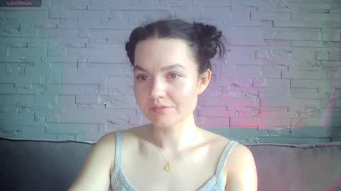 QueenOfModels online show from May 15, 2026, 9:49 am