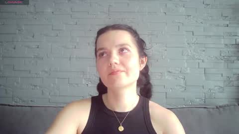 QueenOfModels online show from May 16, 2026, 11:20 am