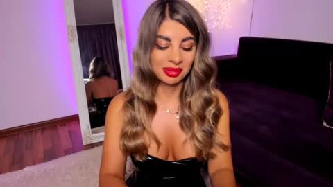 Snapshot of queenofyouredreams chatting on June 21, 2026, 10:45 pm Queennofyuredreams online show from June 21, 2026, 10:45 pm