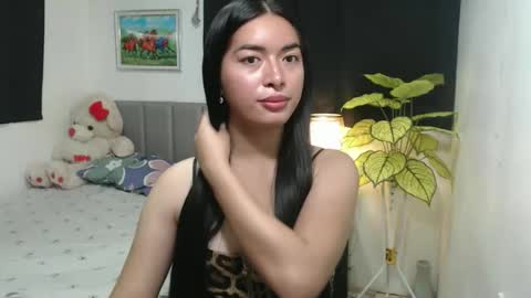 QueenPinay69 online show from October 7, 2025, 4:37 pm