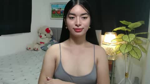 QueenPinay69 online show from October 13, 2025, 7:25 pm
