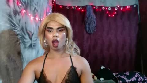 Snapshot of queenpinayebony_xx chatting on April 20, 2026, 2:20 pm queenpinayebony_xx online show from April 20, 2026, 2:20 pm