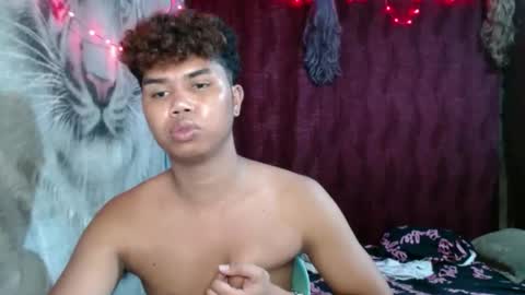 Snapshot of queenpinayebony_xx chatting on May 16, 2026, 7:27 am queenpinayebony_xx online show from May 16, 2026, 7:27 am