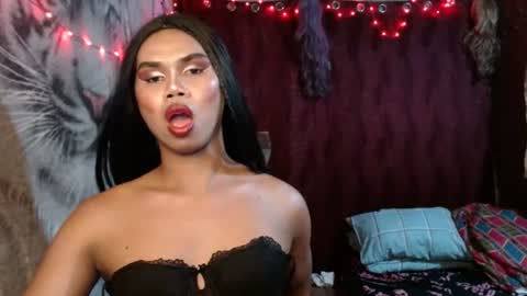 queenpinayebony_xx online show from July 3, 2026, 2:56 pm