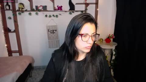 Snapshot of queenrose94 chatting on February 23, 2026, 12:35 pm queenrose94 online show from February 23, 2026, 12:35 pm