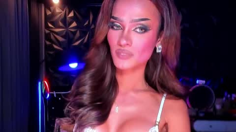 ValentinaMoone online show from May 27, 2026, 9:56 pm