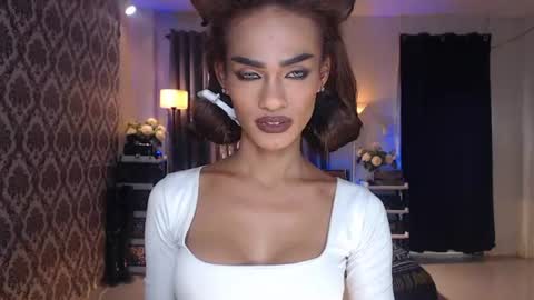 Snapshot of queenvalentinats chatting on June 15, 2026, 11:18 pm ValentinaMoone online show from June 15, 2026, 11:18 pm