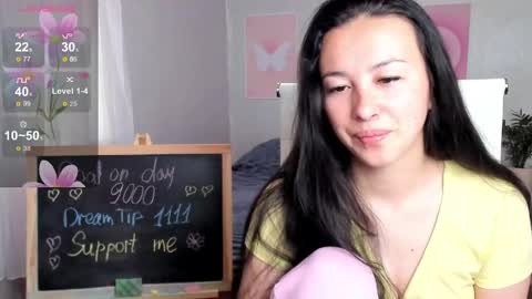 Snapshot of queitsharm_ chatting on May 20, 2026, 5:35 am Anna online show from May 20, 2026, 5:35 am
