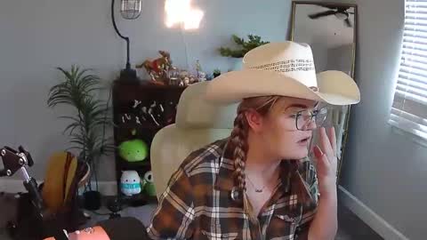 Snapshot of quervoqueen1 chatting on December 15, 2025, 6:23 pm Bri online show from December 15, 2025, 6:23 pm