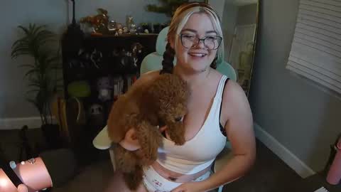 Snapshot of quervoqueen1 chatting on December 22, 2025, 3:03 am Bri online show from December 22, 2025, 3:03 am