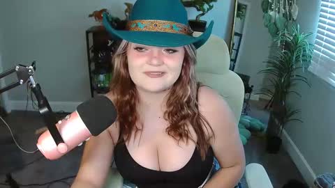 Snapshot of quervoqueen1 chatting on April 13, 2026, 7:52 pm Bri online show from April 13, 2026, 7:52 pm