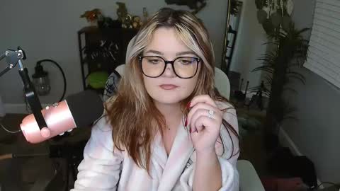 Snapshot of quervoqueen1 chatting on May 14, 2026, 5:03 am Bri online show from May 14, 2026, 5:03 am