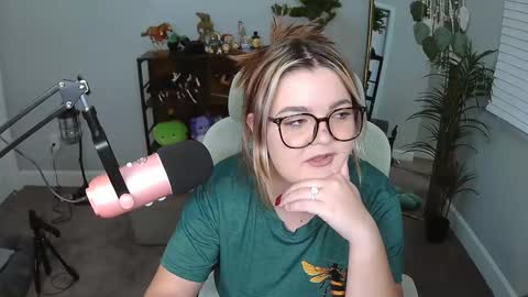 Snapshot of quervoqueen1 chatting on May 21, 2026, 2:07 am Bri online show from May 21, 2026, 2:07 am