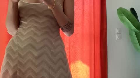 Quinnyelena online show from May 7, 2026, 10:31 am