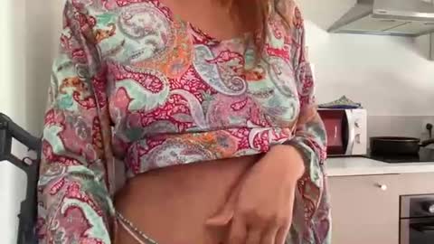Snapshot of quinnyelena chatting on June 19, 2026, 8:40 am Quinnyelena online show from June 19, 2026, 8:40 am