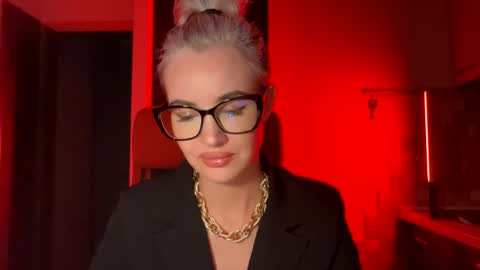 Snapshot of qusi28 chatting on February 25, 2025, 10:18 pm qusi28 online show from February 25, 2025, 10:18 pm