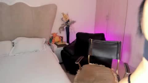 natalia  -  online show from October 21, 2025, 3:40 am