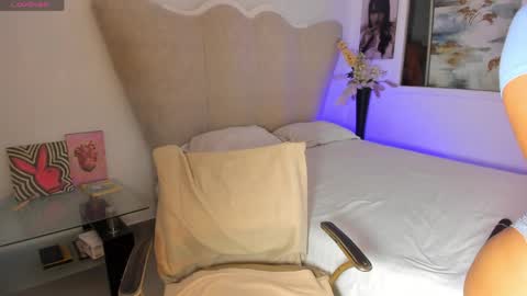 natalia  -  online show from April 25, 2026, 3:53 am