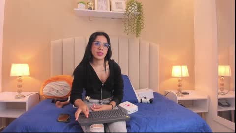 Rachel Donnelly online show from December 22, 2025, 2:30 am