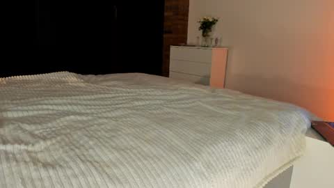 Sherryl online show from April 4, 2026, 6:27 pm