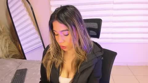 Rachell online show from November 14, 2025, 4:22 am