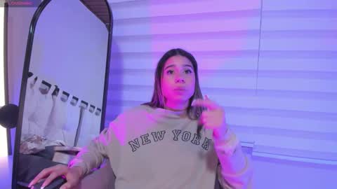 Snapshot of rachell_criss chatting on February 25, 2026, 4:22 am Rachell online show from February 25, 2026, 4:22 am