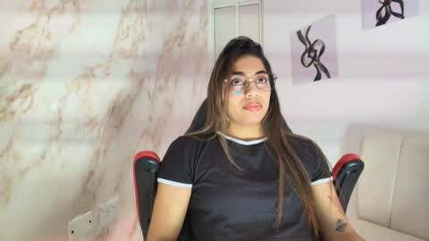 rachell_owen online show from November 30, 2025, 5:00 am