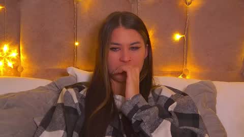 RachellSimpson online show from December 5, 2024, 1:25 am
