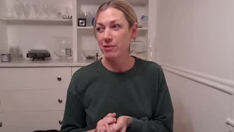 Snapshot of racytracy80 chatting on February 12, 2025, 5:15 am Racy Tracy online show from February 12, 2025, 5:15 am