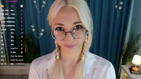 Karina online show from September 19, 2025, 9:15 pm