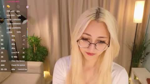 Karina online show from October 5, 2025, 9:02 pm