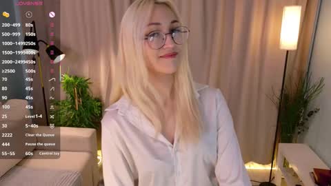 Karina online show from October 8, 2025, 9:12 pm