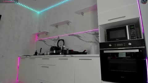 radiance_ online show from October 17, 2025, 4:53 pm
