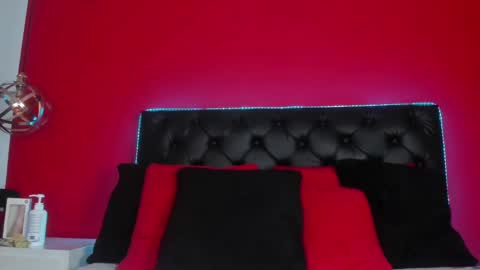 radiant_sapphire online show from December 7, 2024, 2:46 pm