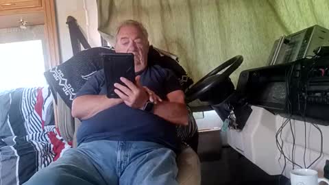 Snapshot of radiomantim chatting on April 27, 2026, 2:26 pm Radioman for fun online show from April 27, 2026, 2:26 pm