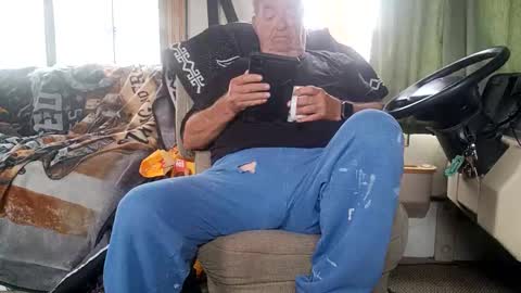 Snapshot of radiomantim chatting on April 29, 2026, 4:33 pm Radioman for fun online show from April 29, 2026, 4:33 pm